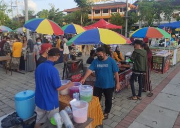Pasar Takjil Dadakan di Trenggalek Ramai Diserbu Pembeli