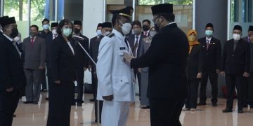 Bupati Dhito saat pelantikan pejabat pemerintahan di convention hall SLG. Foto: Ist