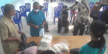 Antrean warga pada OPM yang digelar TPID Kota Kediri.