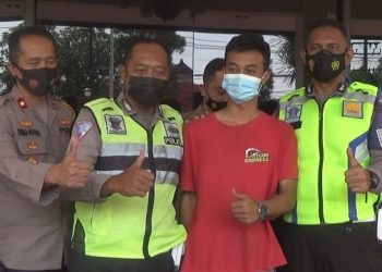 Video Viral, Oknum Polisi Memukul Sopir Truk di Jombang