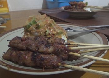 Sate Glembo, Menu Baru Sate Sapi Enduls di Jombang