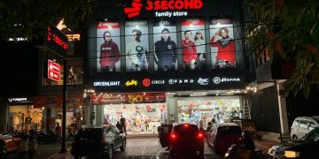 3Second Family Store Kediri ramai pengunjung selama bulan Ramadan. Foto: Bacaini/Novira