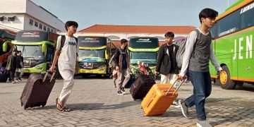 Para santri pondok pesantren yang akan mudik lebaran. Foto: Bacaini/Syailendra