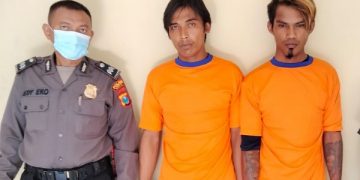 Dua dari tiga pengedar narkotika yang diamankan anggota Polsek Wates. Foto: Bacaini/AK.Jatmiko