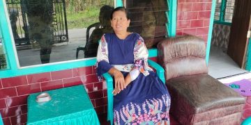 Susiani, korban perampokan dengan luka sabetan celurit di bagian tangannya. Foto: Bacaini/AK.Jatmiko