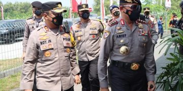 Kabaharkam Polri, Komjen Pol Arief Sulistyanto bersama Kapolres Nganjuk, AKBP Boy Jeckson. Foto: Bacaini/Asep Bahar