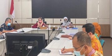 Ketua Umum Dekranasda Kabupaten Kediri, Eriani Anisa Hanindito saat memimpin rapat. Foto: Ist
