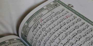 Ilustrasi Al Quran. Foto: Unsplash