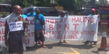 Unjuk rasa di Kantor Kejaksaan Negeri Kota Kediri. Foto: Bacaini/Novira