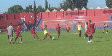 Latihan perdana Persik Kediri di Stadion Brawijaya. Foto: Novira