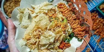 Nasi pecel tumpang Jalan Doho Kediri, kuliner khas yang selalu dihampiri pemudik. Foto: Ist