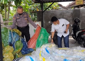 Tradisi Kupatan, Polres Trenggalek Sita Puluhan Balon Udara