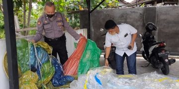 Puluhan balon udara yang berhasil diamankan Polres Trenggalek. Foto: Bacaini/Aby