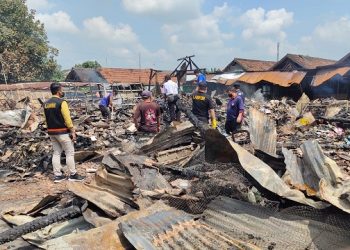 Tim Labfor Polda Jatim Gelar Olah TKP Pasar Ngadiluwih