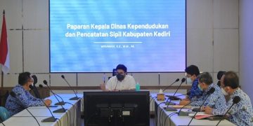 Pertemuan Bupati Kediri dengan Dukcapil Kabupaten Kediri. Foto: Ist