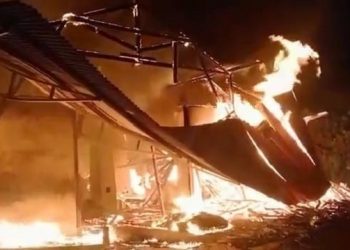 Diduga Korsleting Listrik, Setengah Pabrik Gangsar Ludes Terbakar