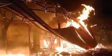 Kondisi pabrik yang terbakar. Foto: Damkar Tulungagung