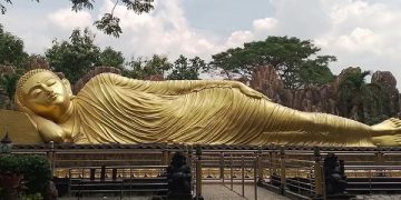 Patung Buddha tidur di Maha Vihara Mojopahit. Foto: Instagram