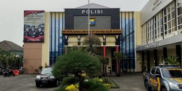 Terduga pelaku pembunuhan diamankan di Mapolres Kediri. Foto: Bacaini/AK.Jatmiko
