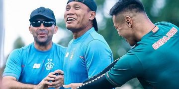 Wahyudi (tengah) saat masih bersama Persik Kediri. Foto: IG @persikfcofficial