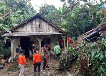 Diterjang Longsor, Satu Rumah Warga di Jombang Hancur
