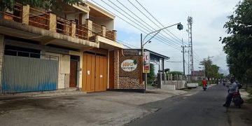 NEO Cafe & Karaoke tutup usai penggerebekan petugas Polda Jatim. Foto: Bacaini/AK.Jatmiko