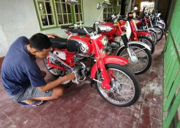 Putus Kuliah, Pemuda di Kediri Sukses Buka Restorasi Motor Tua