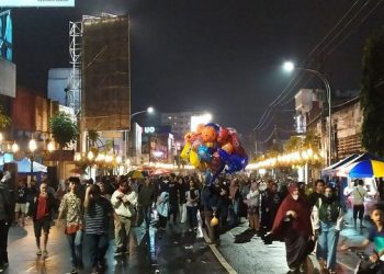 Kawasan Kayutangan Kota Malang Dipenuhi Lautan Manusia