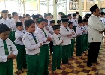 Murid Madrasah di Kediri Gelar Salat Gaib Untuk Eril