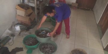 Sisa sambal pecel milik Ari Wibowo yang belum sempat terjual. Foto: Bacaini/Darman