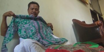 Marsi Arif menunjukkan persiapannya sebelum pergi haji. Foto: Bacaini/Syailendra