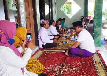 Honorer Bangkalan Bacakan Surat Al-Ikhlas Untuk Menpan RB