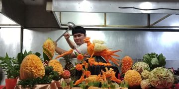 Hasil fruit carving buatan Agus Imantoko. Foto: Bacaini/Setiawan