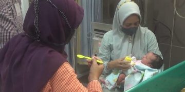 Bayi yang ditemukan tengah mendapat perawatan di RSUD SLG. Foto: Bacaini/Darman