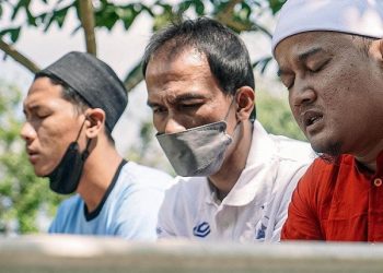 Pemain Persik Nyekar ke Makam HA Maschut