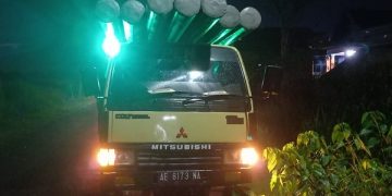 Tiang listrik yang akan dipasang di pemukiman warga terdampak bandara. Foto: Ist