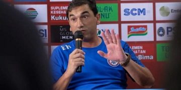 Pelatih Arema FC Eduardo Almeida. Foto: Bacaini/A.Ulul