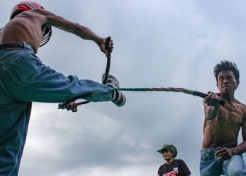 Masyarakat Tulungagung Perkuat Kerukunan Lewat Tradisi Tiban