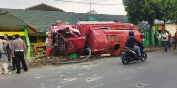 Mobil PMK yang mengalami kecelakaan. Foto: Bacaini/Darman