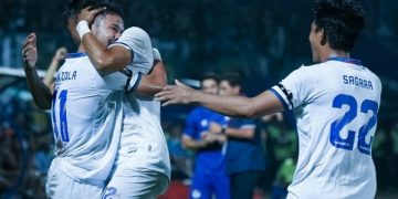 Selebrasi Gian Zola usai mencetak gol kemenangan Arema FC Vs Persikabo 1973. Foto: Arema FC Official
