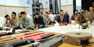 Peserta pelatihan cara menyembelih hewan kurban antusias menyimak materi. Foto: Bacaini/Syailendra