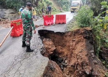 Jalur Munjungan Trenggalek Ambles, BPBD Waspada Longsor