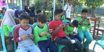 Tim peserta turnamen Mobile Legends di SMPN 5 Kertosono, Nganjuk. Foto: Bacaini/Asep Bahar
