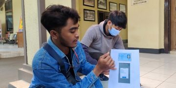 Korban penipuan penyalur TKI saat melapor di Mapolres Kediri Kota. Foto: Bacaini/AK.Jatmiko