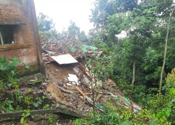 Bangunan Sekolah di Trenggalek Ambruk Diterjang Longsor