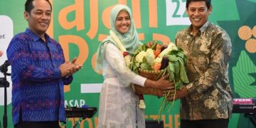 Prosesi pengukuhan Bunda Fey sebagai Duta Pasar Tradisional Kota Kediri. Foto: Ist