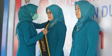Bunda Fey mengukuhkan Duta Stunting Kota Kediri. Foto: Ist