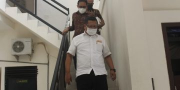 Bupati Tulungagung, Maryoto Birowo usai menjalani pemeriksaan penyidik KPK. Foto: Bacaini/Setiawan