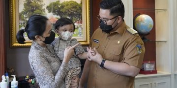 Momen Mas Dhito bersama keluarga kecilnya. Foto: Ist