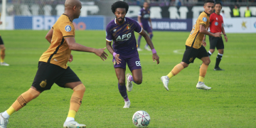 Pertandingan Persik Kediri vs Bhayangkara FC di Stadion Brawijaya Kediri. Foto: Bacaini/Novira